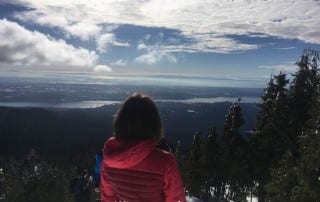 Marion regarde la vue